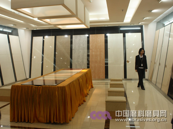 中國磨料磨具行業(yè)協(xié)會代表佛山參觀交流