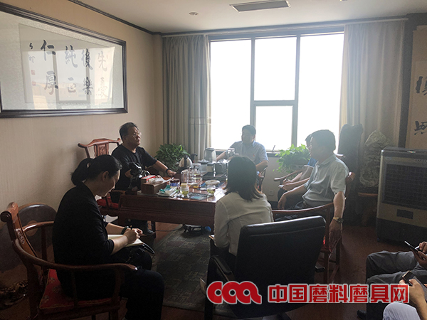 協(xié)會秘書長陳鵬一行調(diào)研伊川地區(qū)磨料磨具企業(yè)