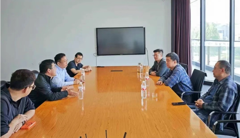 廣東小太陽砂磨材料有限公司到訪鄭州華晶公司共商業務合作